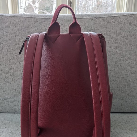 Vegan stylish Brave red backpack school bag adjustable straps and pocket NWOT - Picture 4 of 5